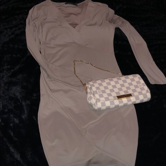 Dresses & Skirts - V neck long sleeve dress!